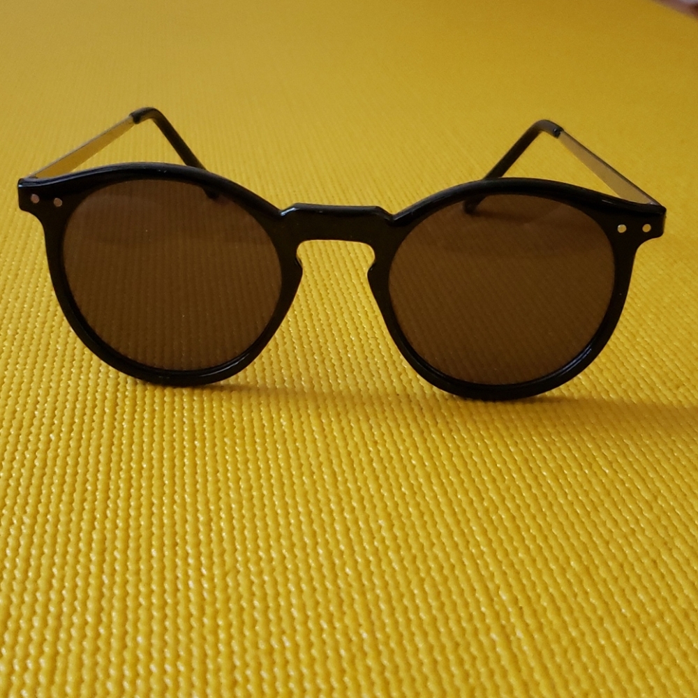 Sunglasses - Picture 3 of 3